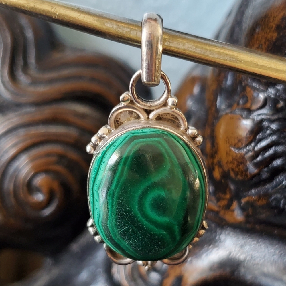 Sterling silver and malachite cabochon pendant new